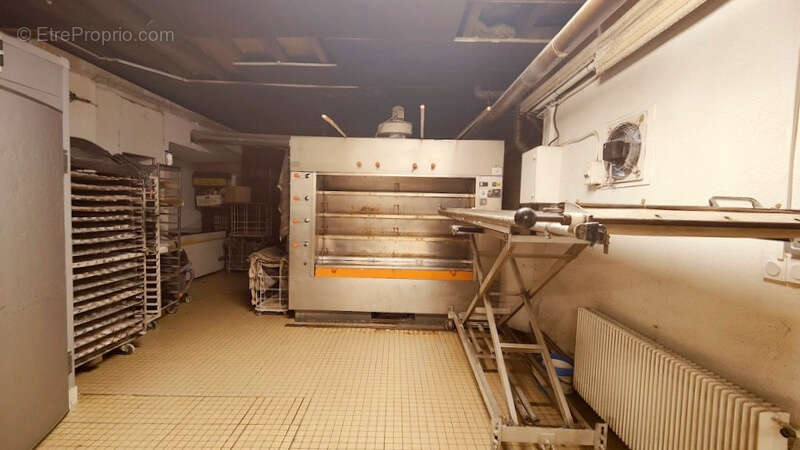 Commerce à ETAULIERS