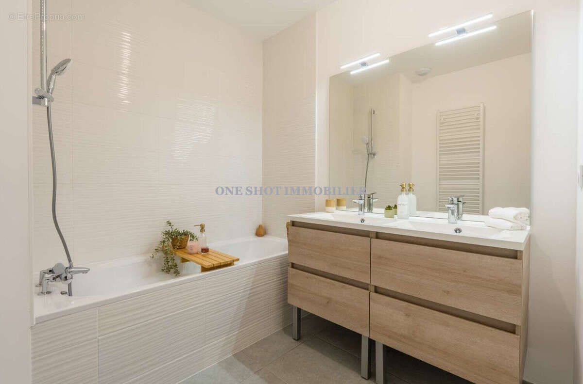 Appartement à SAINT-JEAN-DE-LA-RUELLE