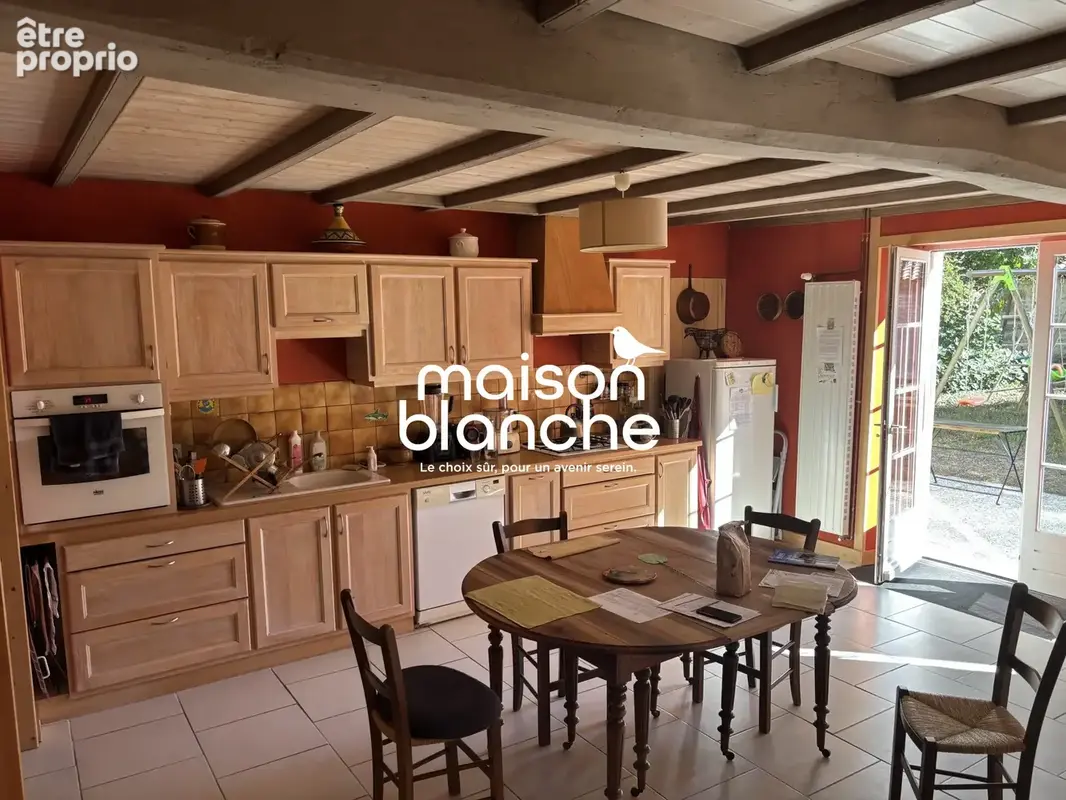 Maison 8 pièces 185 m² à vendre à Saint-Saturnin-Du-Bois (17700) - photo 3