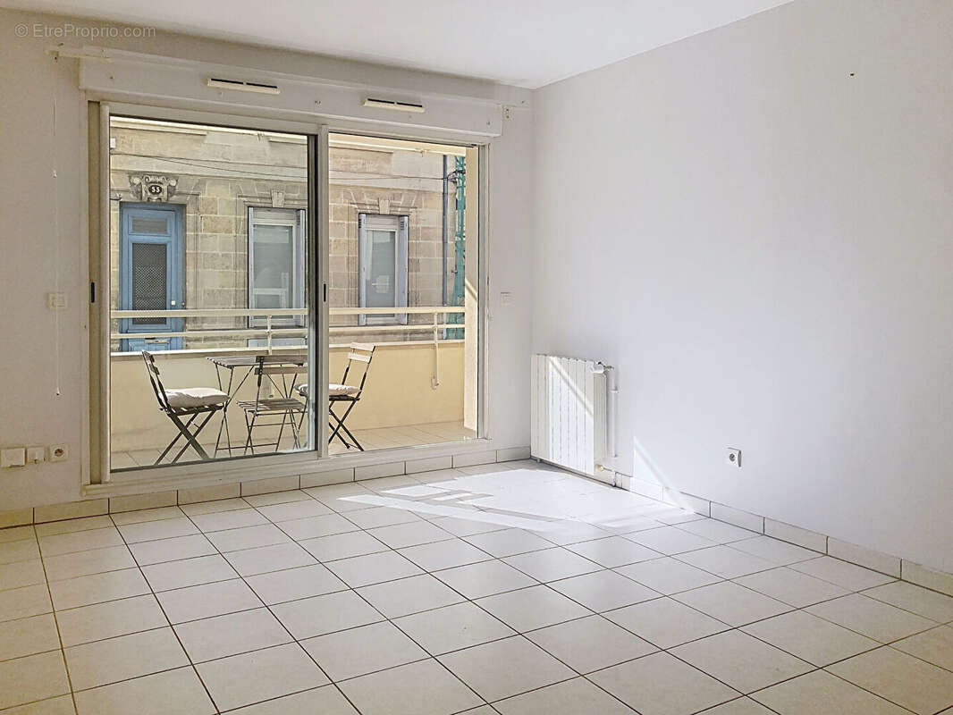 SAINT-SEURIN - Beau T2 de 46 m² avec balcon, parking et cave - photo 2