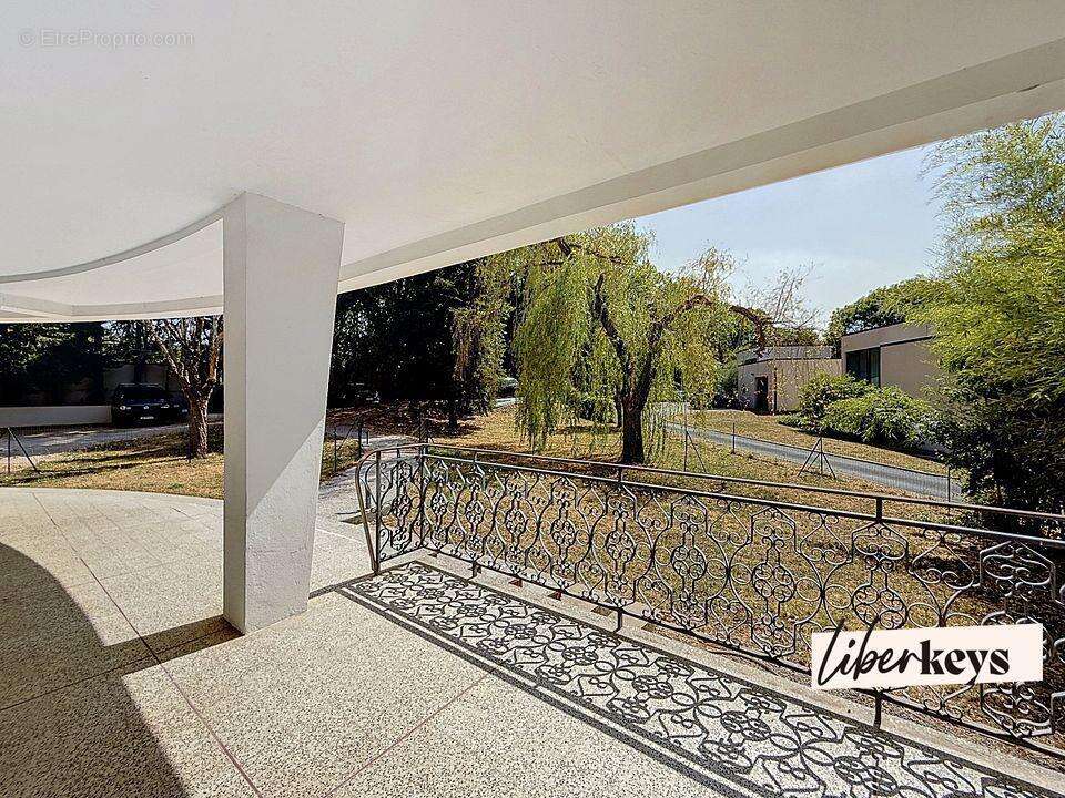 Magnifique T3 au rez-de-jardin – Résidence d'architecte des années 60 - photo 6