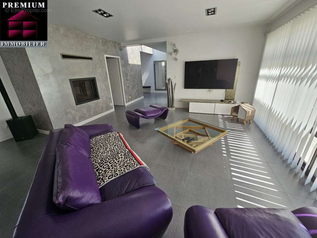 Maison à SAINT-ESTEVE