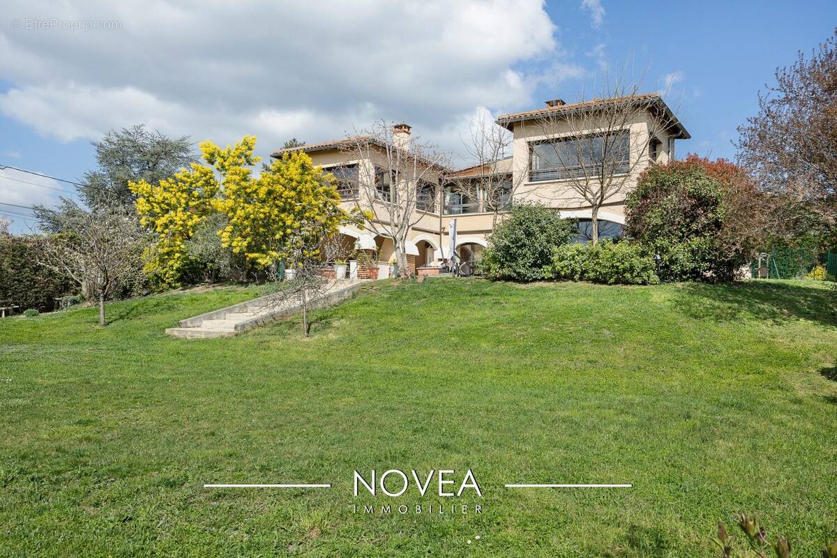 Maison à GREZIEU-LA-VARENNE