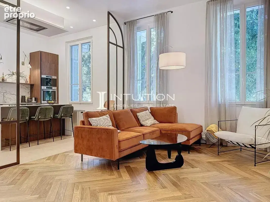 Antibes - Centre : Vaste appartement bourgeois avec terrasse - photo 3
