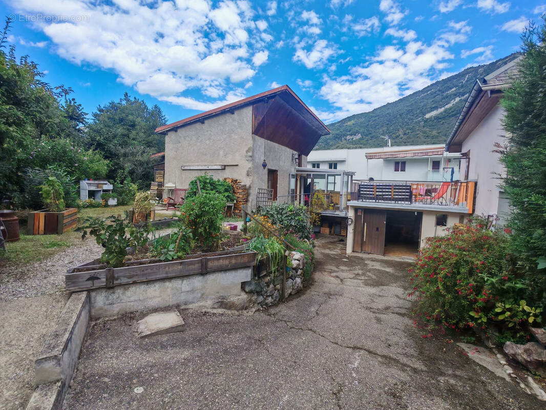 Maison à CHALLES-LES-EAUX