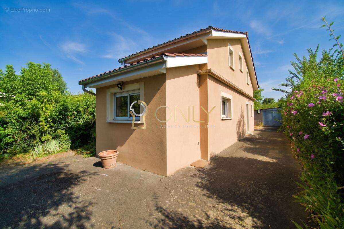 Reyrieux - Maison individuelle - 1110m² de terrain - 2 chambres - photo 6