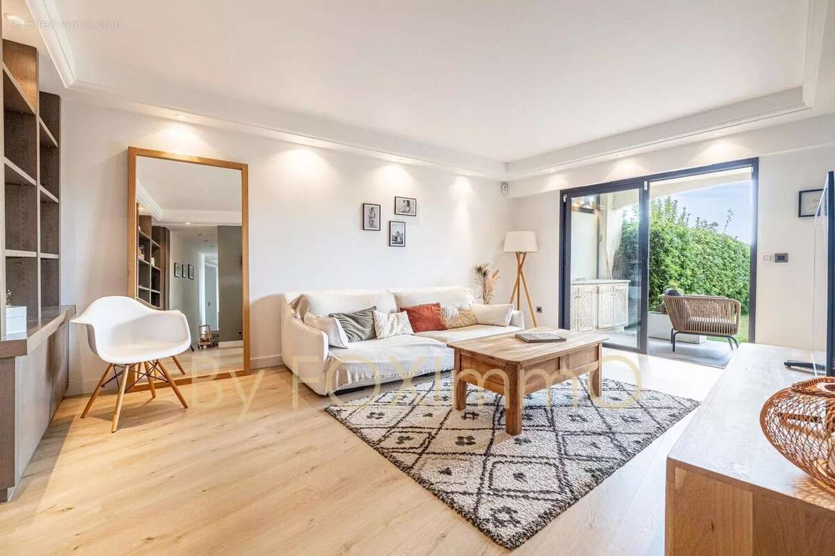 Appartement à MOUGINS