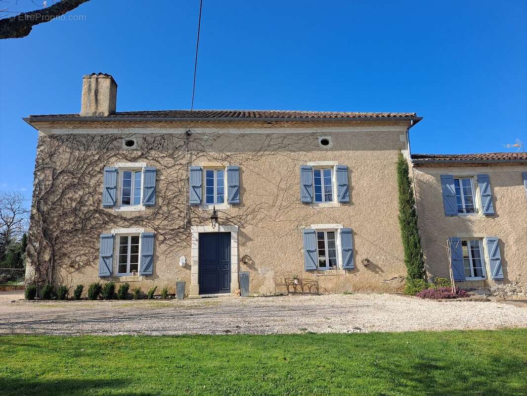 Maison à VIC-FEZENSAC