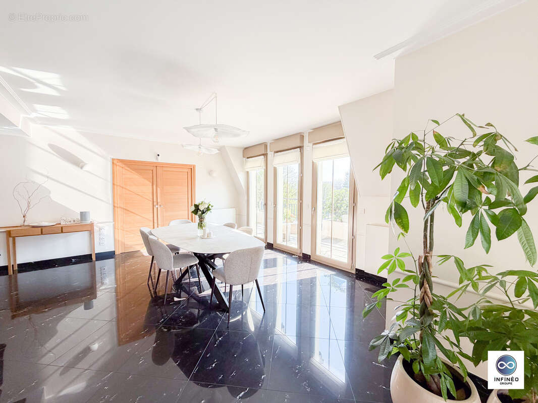 Appartement à LE PLESSIS-ROBINSON