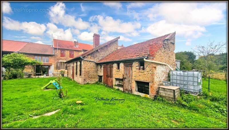 Proche de GRANDPRE (08) Authentique corps de ferme rénové de 172m² avec dépendances sur 1800m² de terrain - photo 10