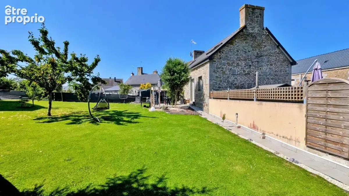 Maison rénovée en pierres 125 m2 à vendre, 6 pièces avec 4 voir 5 chambres, bourg SAINT GERMAIN EN COGLES (35) - photo 3