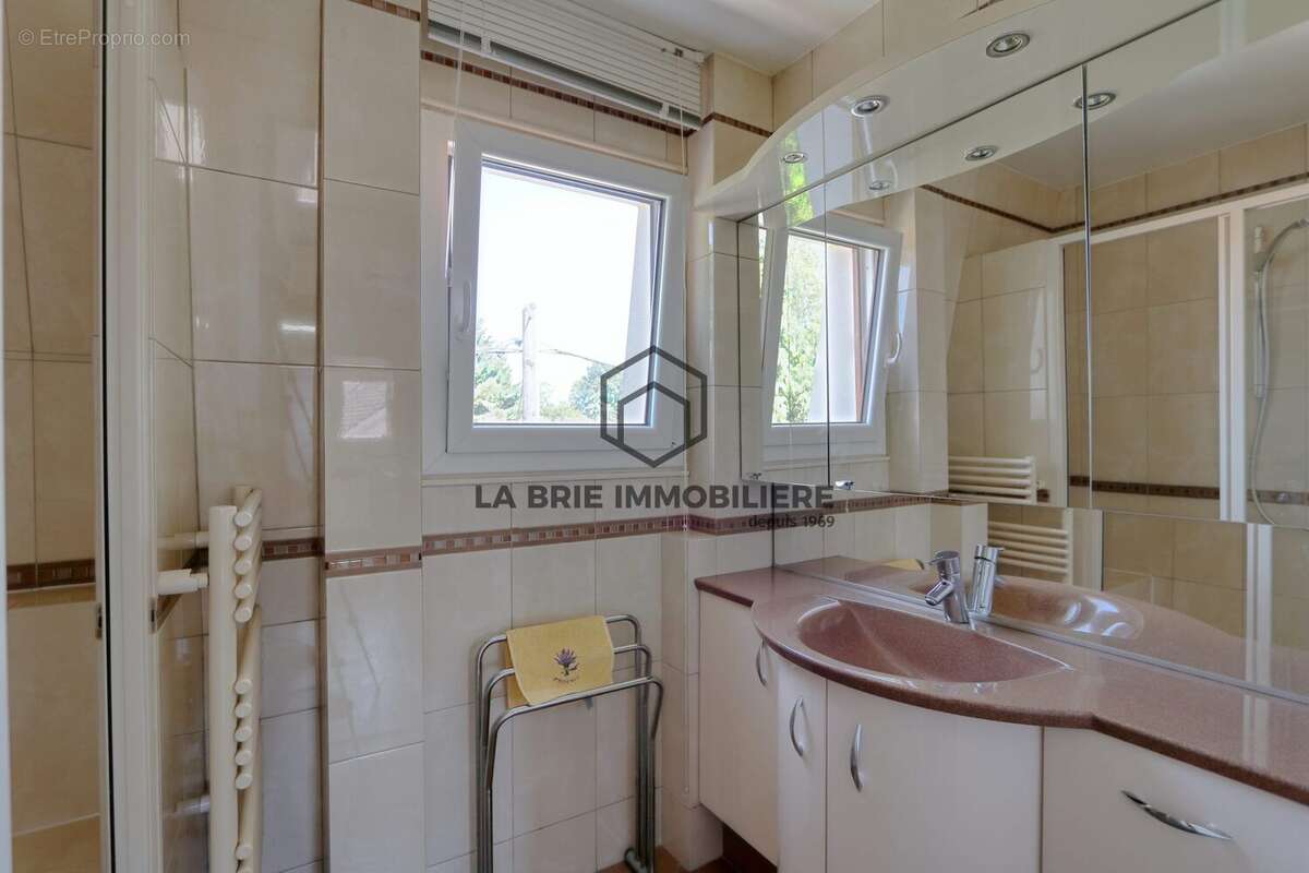 Appartement 49 m² à Mandres-Les-Roses  - photo 9