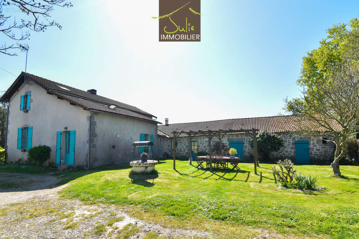 Maison à MONCOUTANT