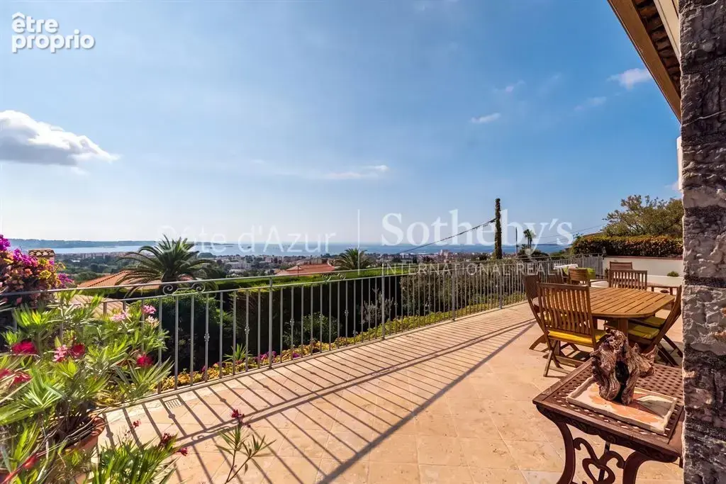 Golfe Juan, villa provençale contemporaine avec piscine et vue mer panoramique - photo 2