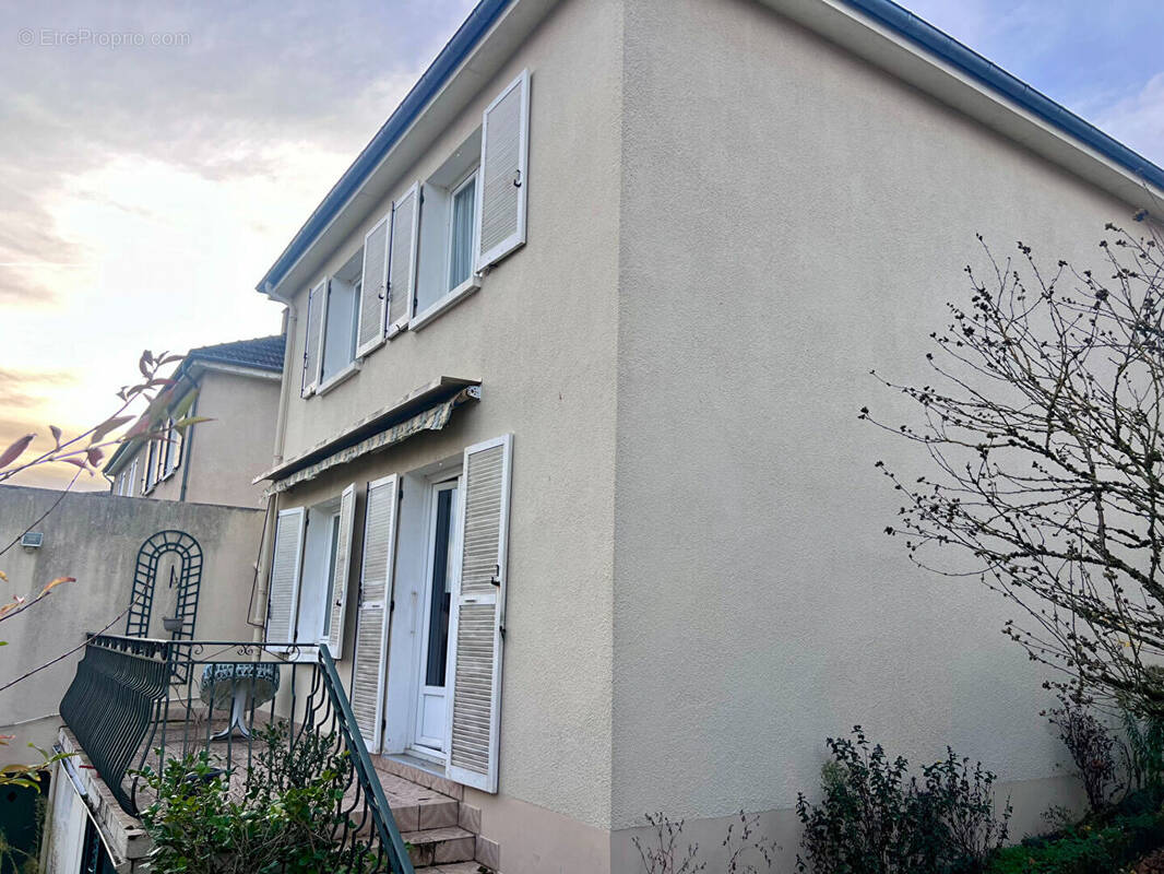 Maison à COULANGES-LES-NEVERS