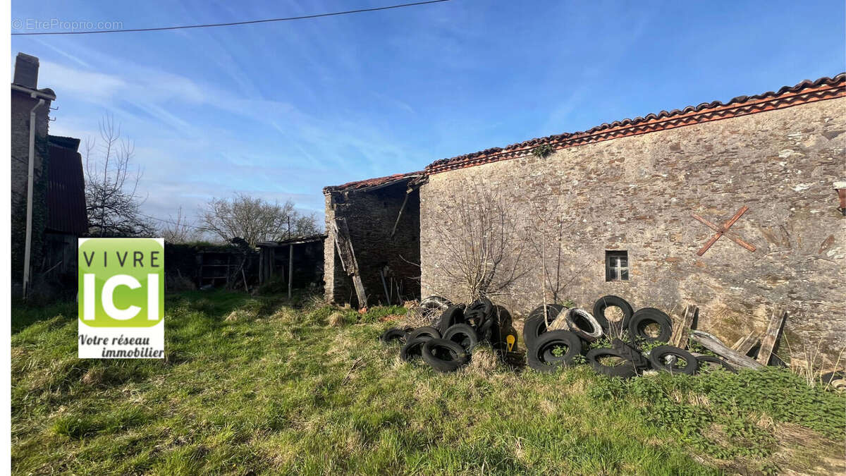 Maison à LA CHAPELLE-BASSE-MER