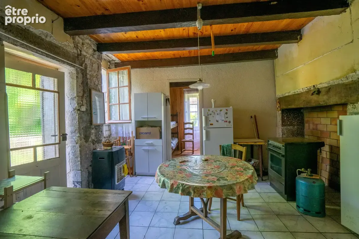 Maison de hameau a restaurer avec terrasse caves et jardin cloturé - photo 9