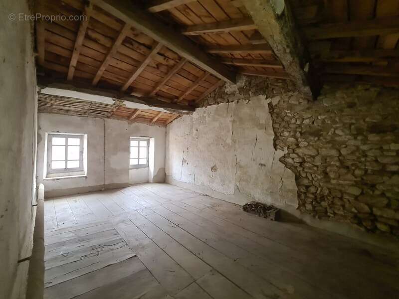 Maison à BLANZAC