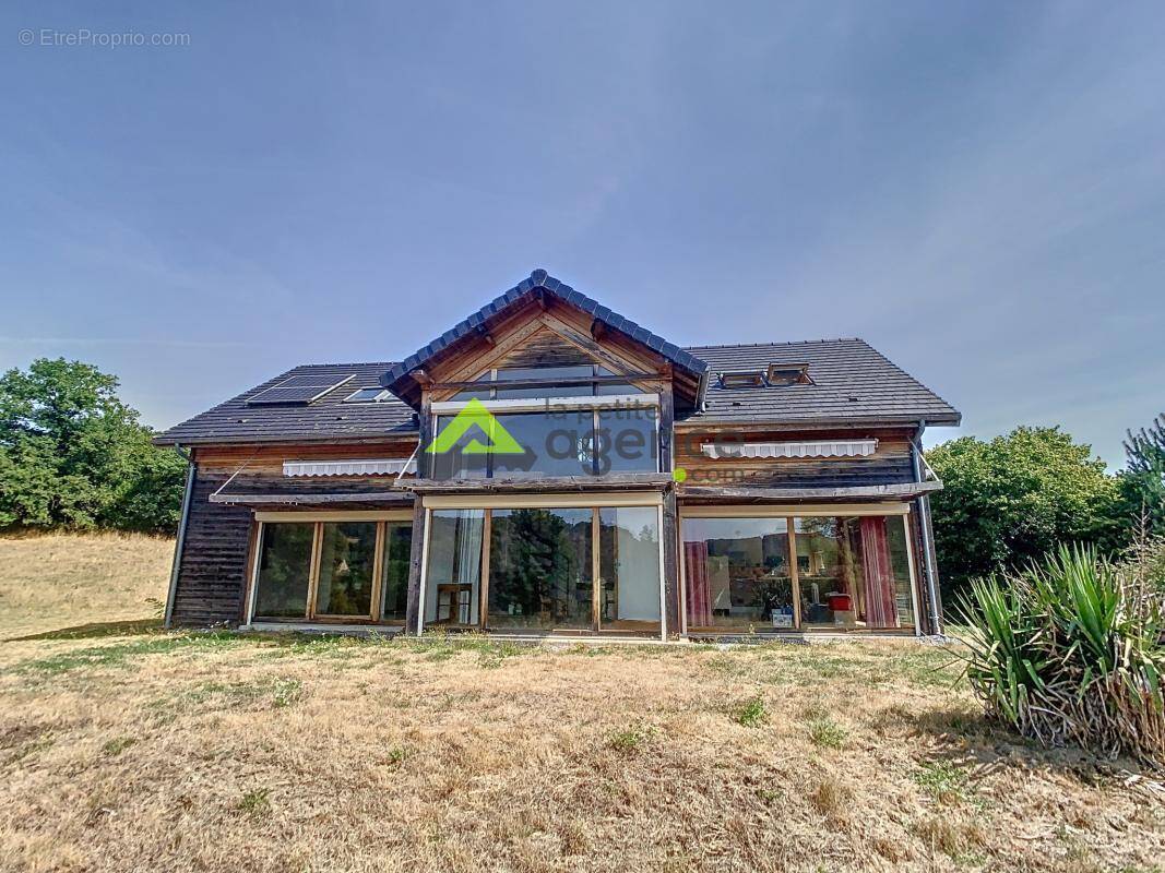 Maison à SAINT-QUENTIN-LA-CHABANNE