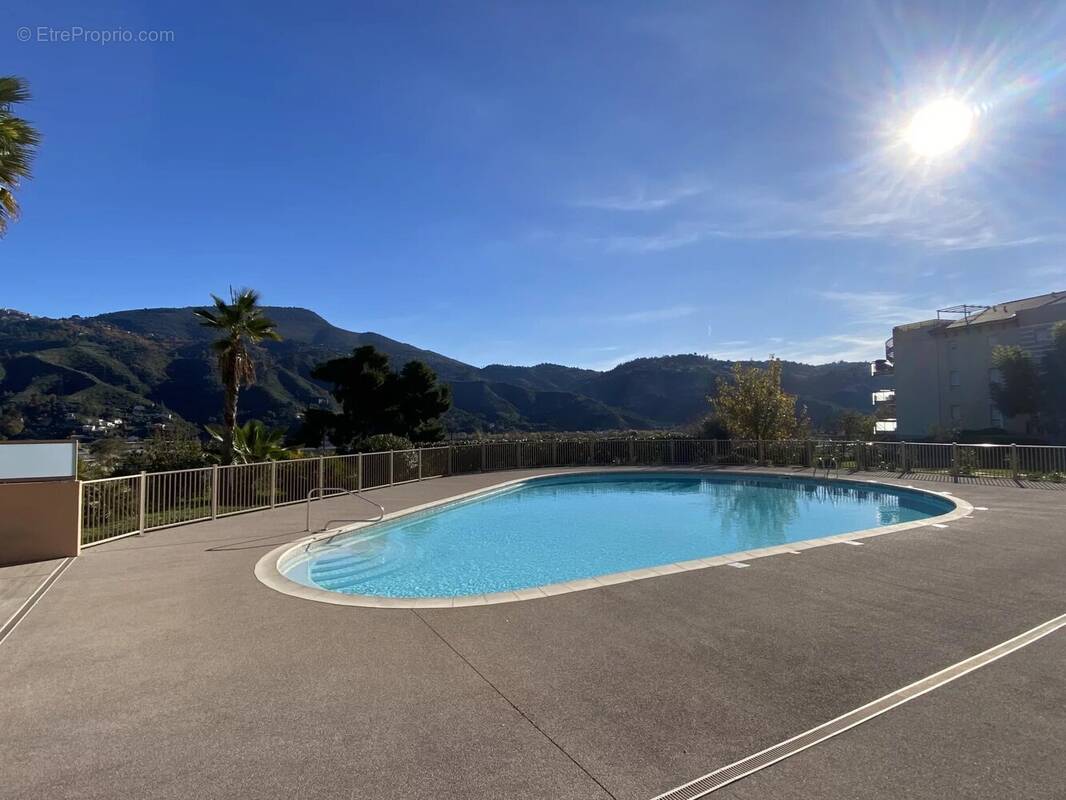 Appartement à CARROS