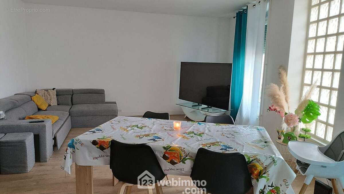 Appartement - salon-séjour lumineux - Appartement à VERDUN