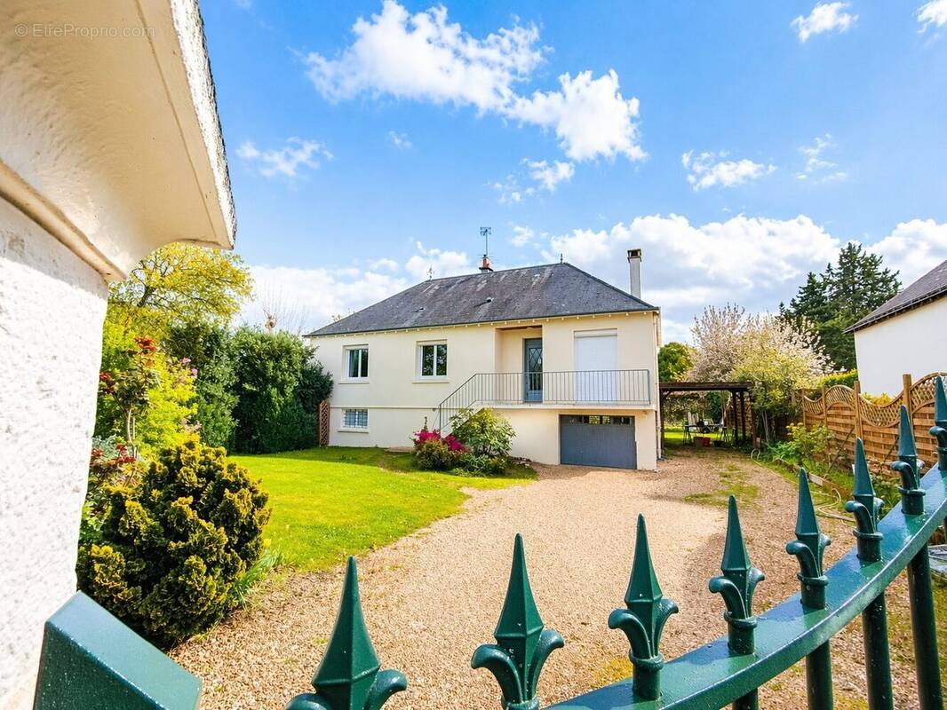 Maison à SAINT-CYR-SUR-LOIRE