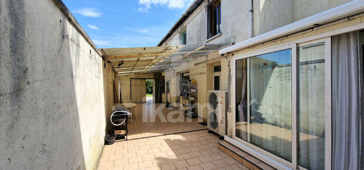 WAZIERS 59119 MAISON 165 m2 4 Chambres, bureau, Garage, Atelier, Jardin - photo 11