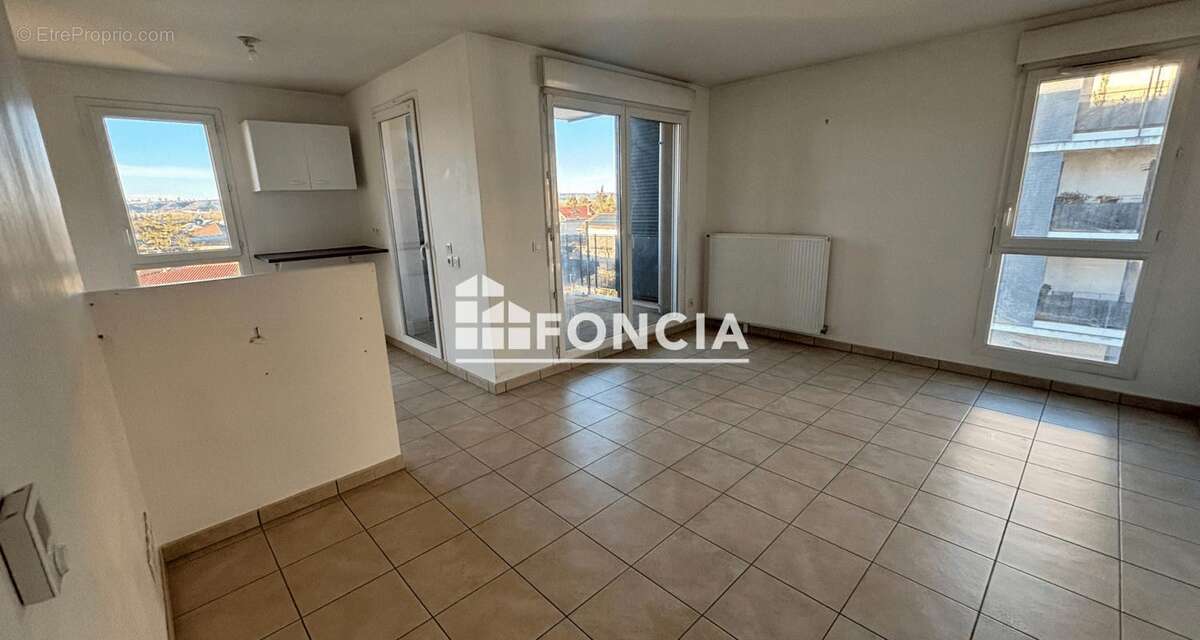 Appartement à DECINES-CHARPIEU