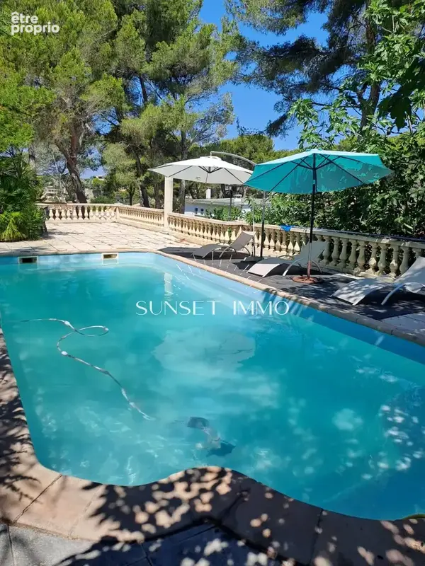 Ensues la redonne - Maison 220m2 sur 2400m2 de terrain en pleine verdure - photo 18
