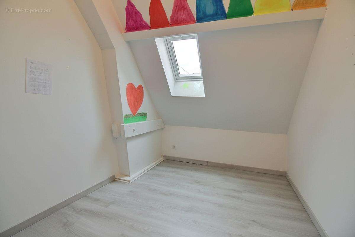 Exclusvité - Maison 3 chambres + bureau à 2 pas des écoles et des commerces à Châteauneuf sur Loire - photo 9