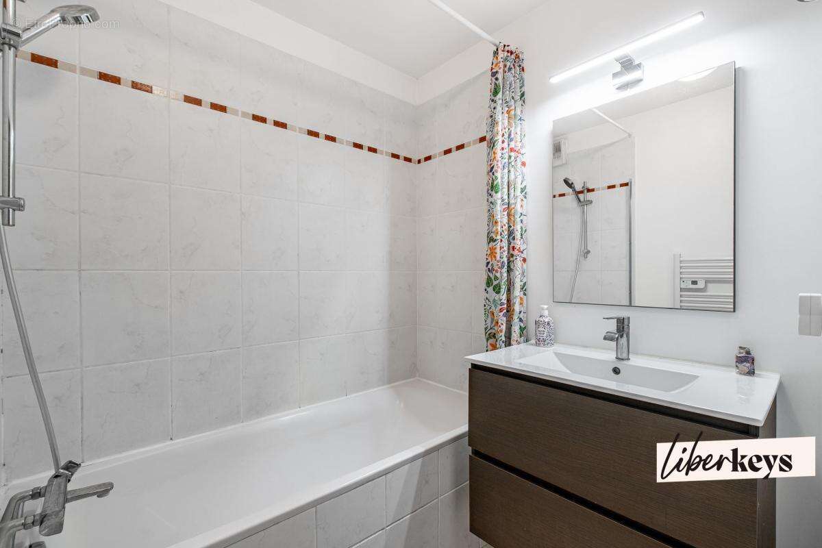 Appartement à ROQUEBRUNE-SUR-ARGENS