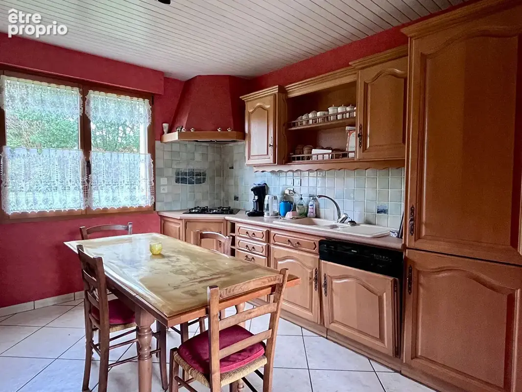 A VENDRE - Maison Berrien 5 pièce(s) 130 m2 - photo 5