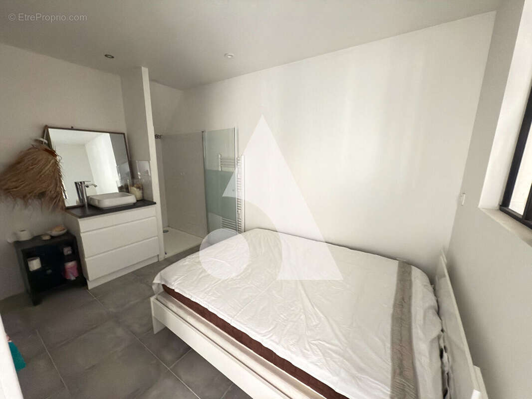 Remollon - maison rénovée avec deux appartements t2 indépendants + grande cave - photo 8