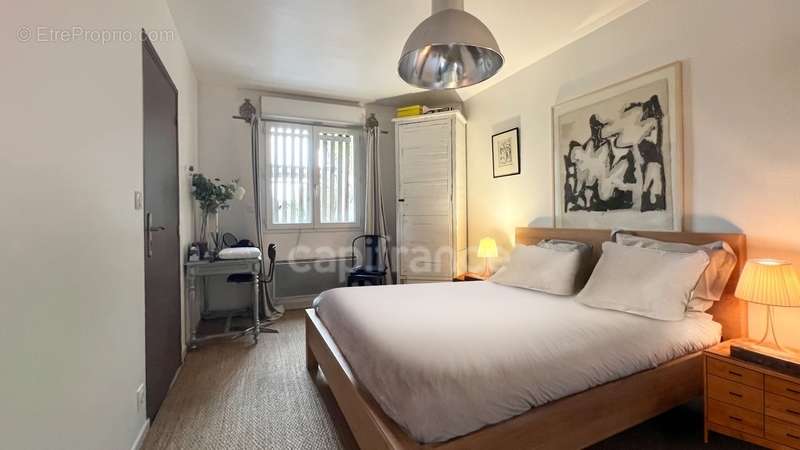 Commerce à AIGUES-MORTES