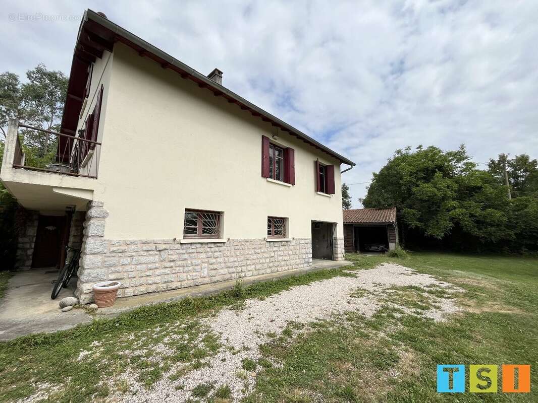 Maison à MONTREJEAU