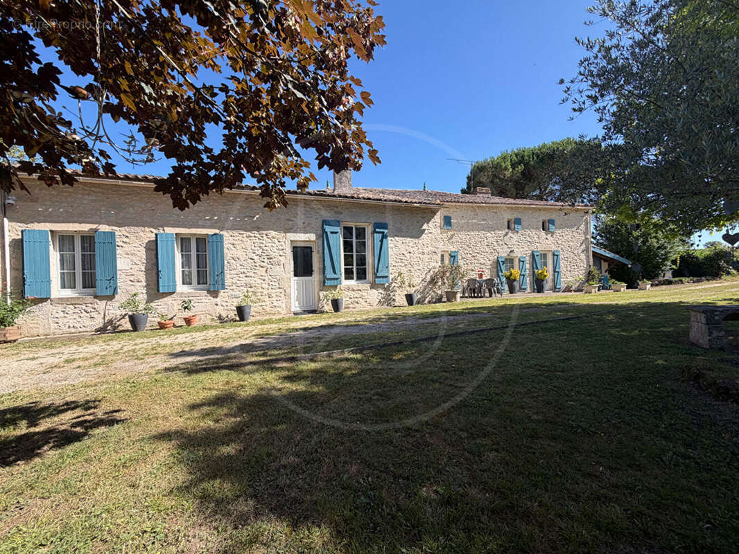 Maison à GENSAC