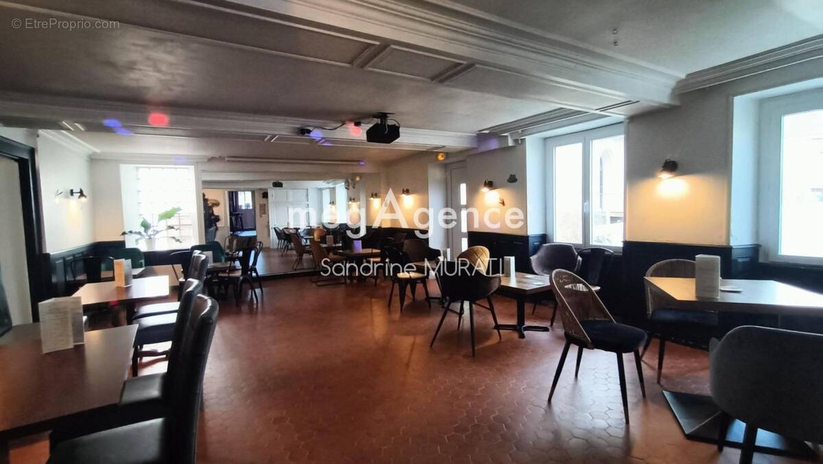 Commerce à PRE-EN-PAIL