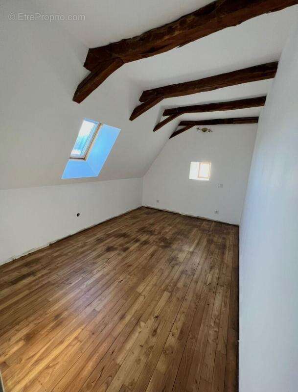 Maison à SAINT-MARTIN-LA-MEANNE