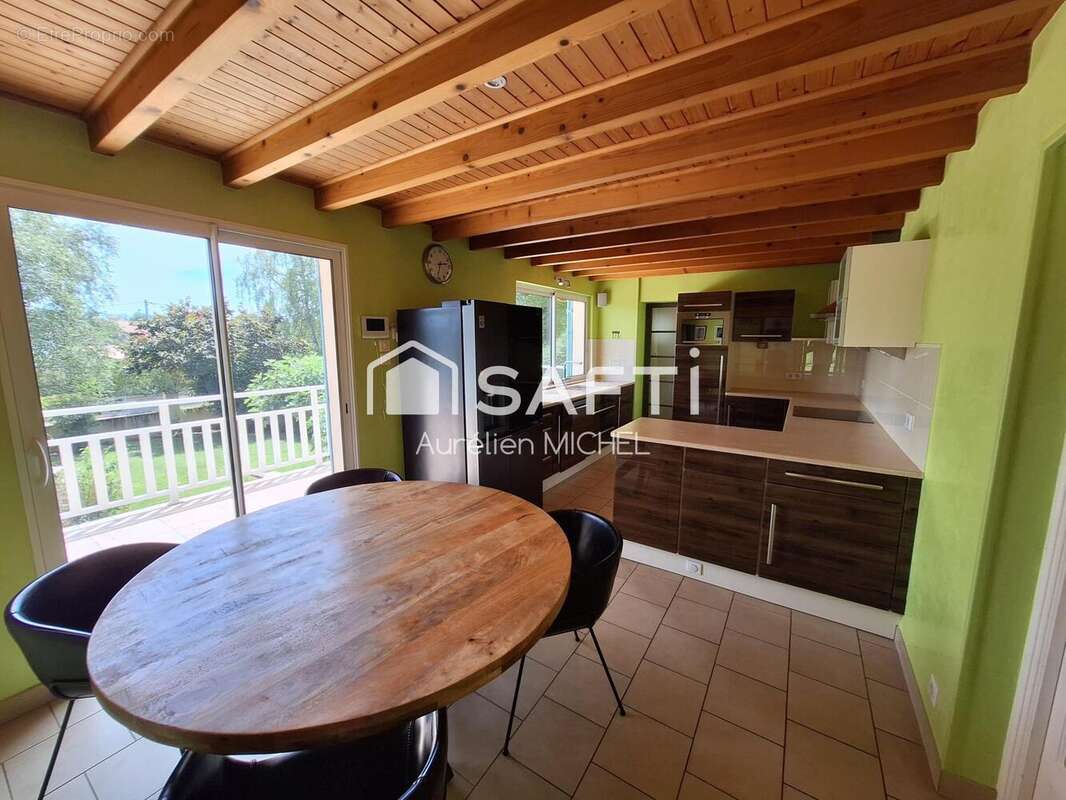 Maison 245 m² à Villieu-Loyes-Mollon  - photo 9