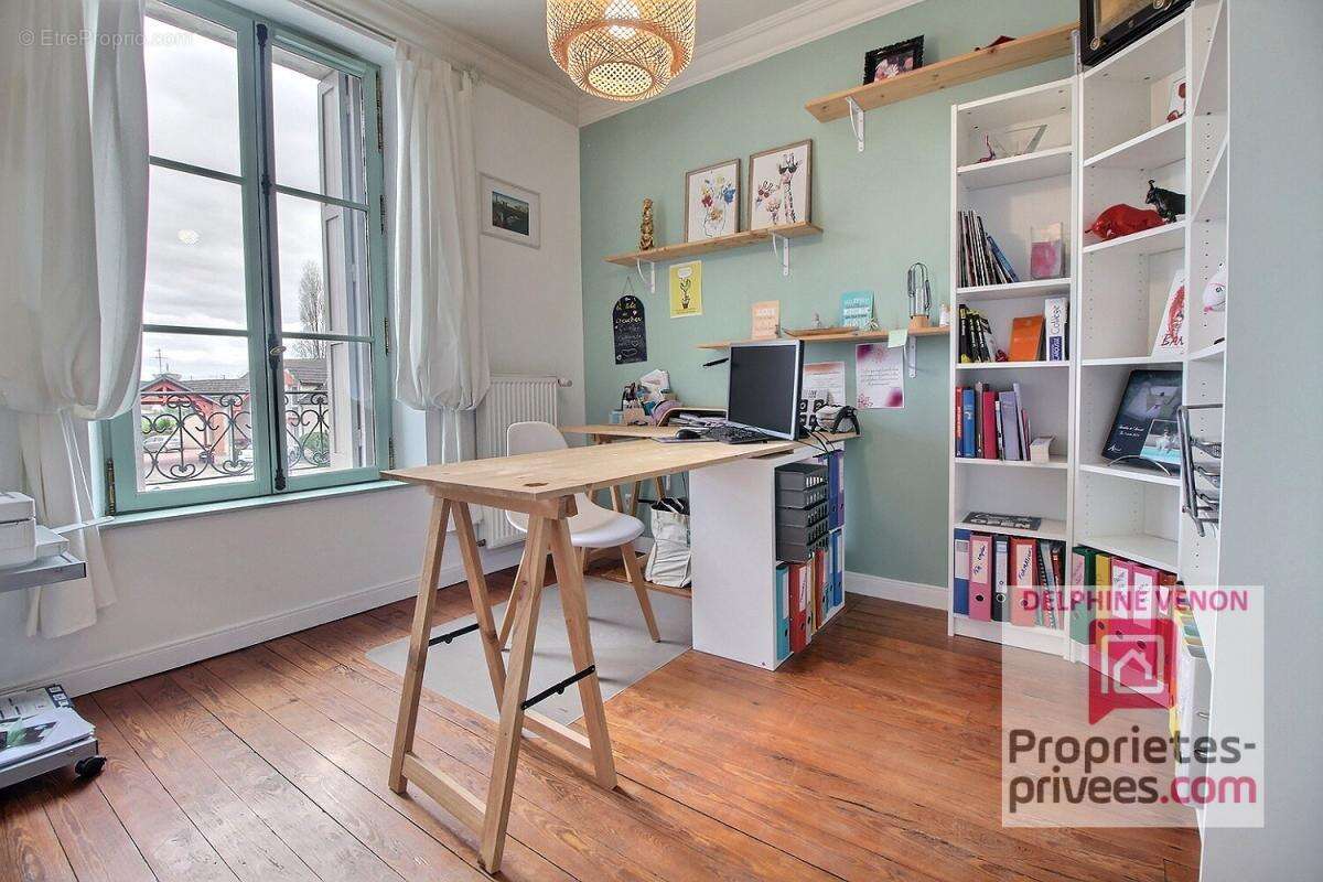 Exclusivité - Maison bourgeoise de 225 m² classe énergie C avec double garage et jardin en centre ville de Châteauneuf sur Loire - photo 10