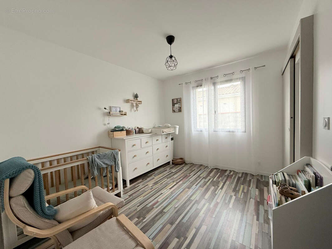 Maison à PINS-JUSTARET
