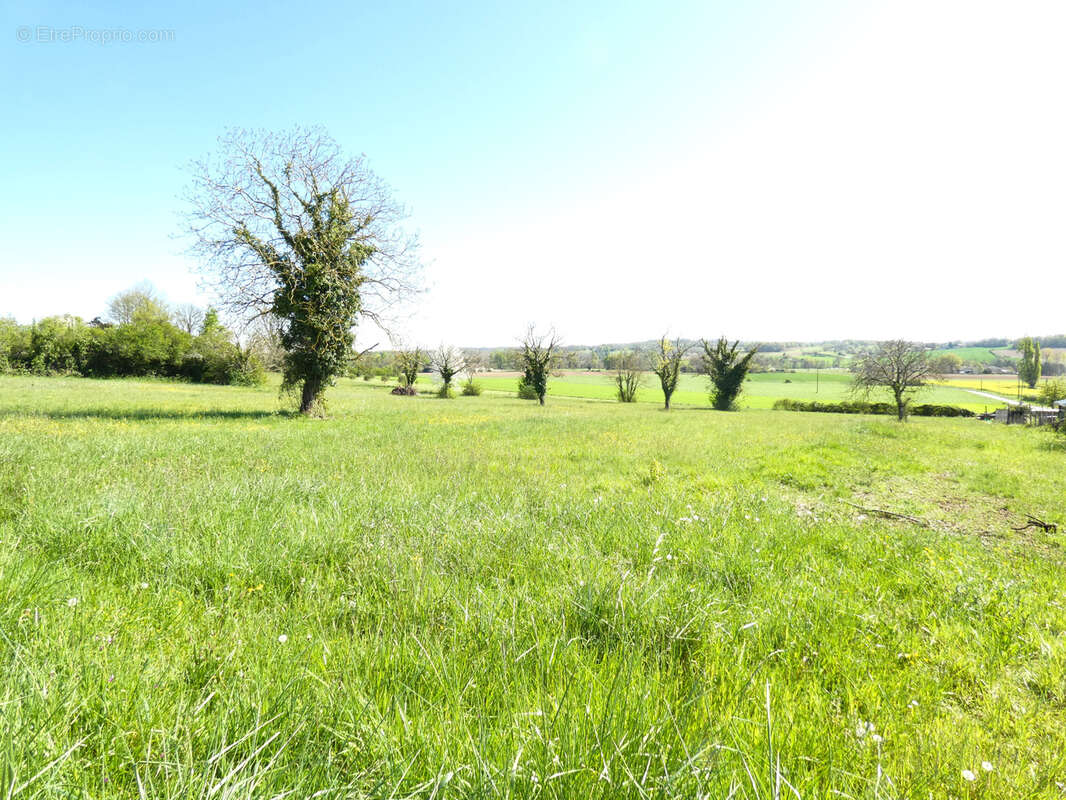 Terrain à SAINT-PRIVAT-DES-PRES