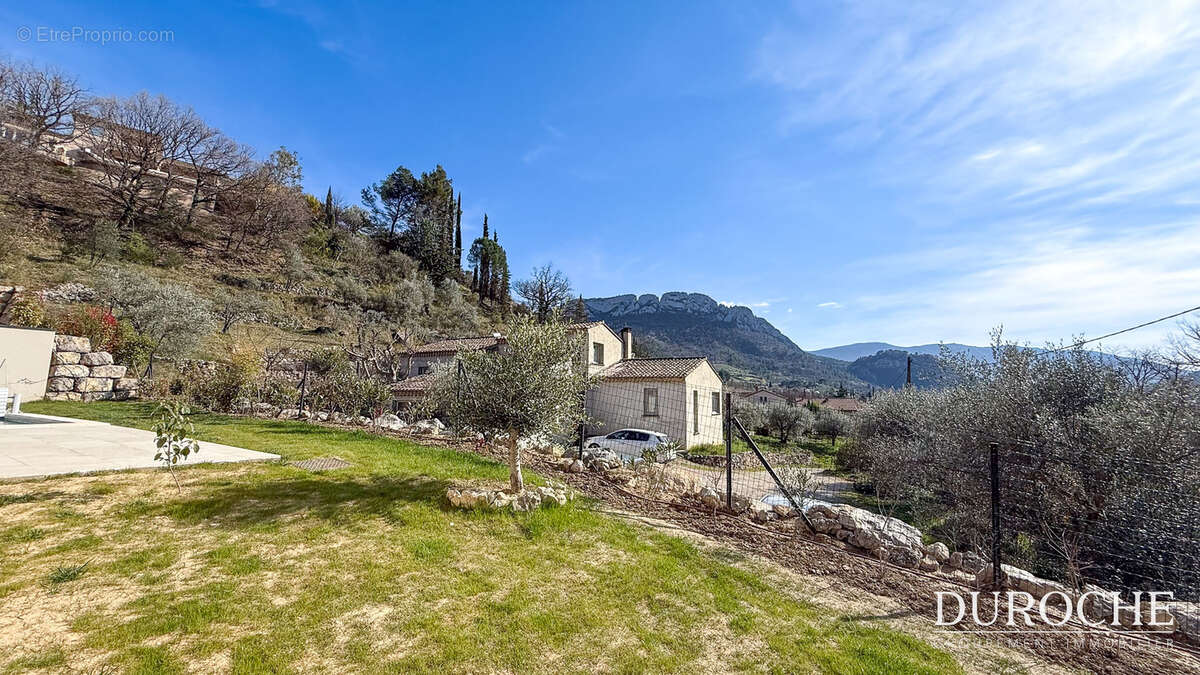 Buis-les-Baronnies, maison récente de plain-pied avec piscine et garage. - photo 14