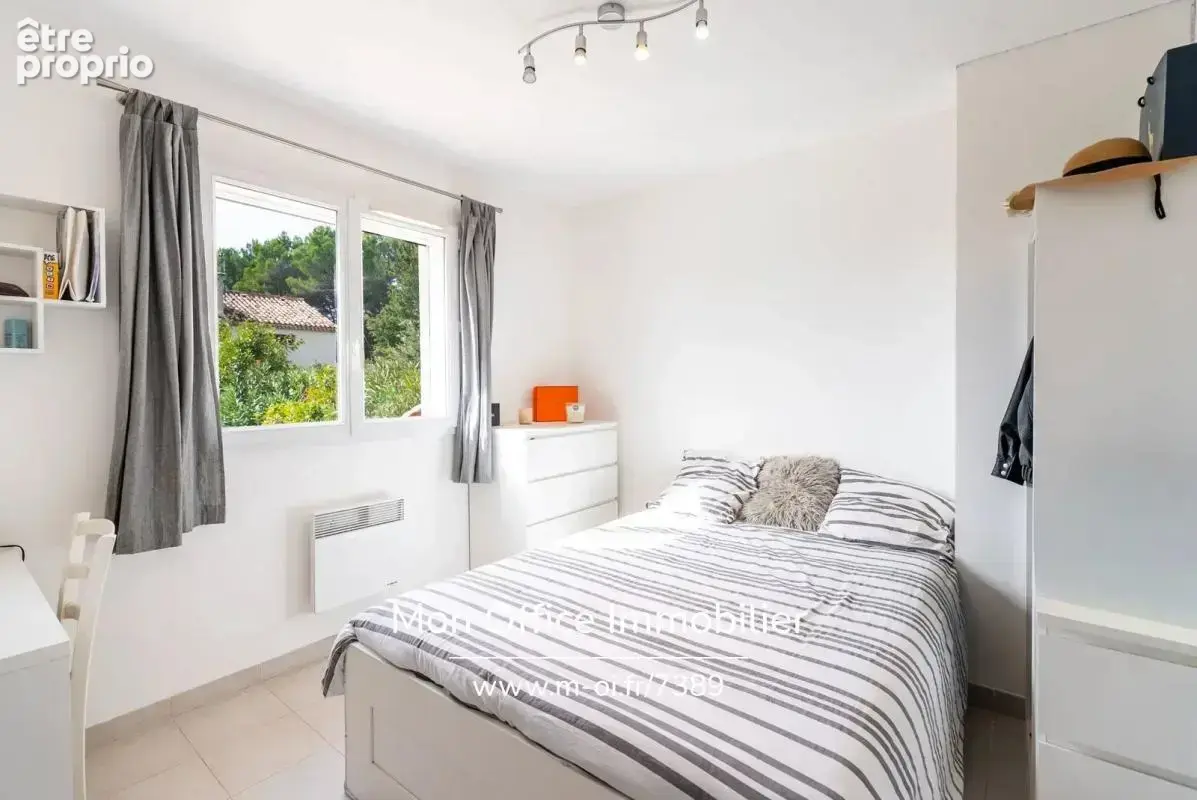 Référence : 7389-JDO - Maison familiale 4 chambres avec piscine et terrain de 1 260 m² à Venelles - photo 17