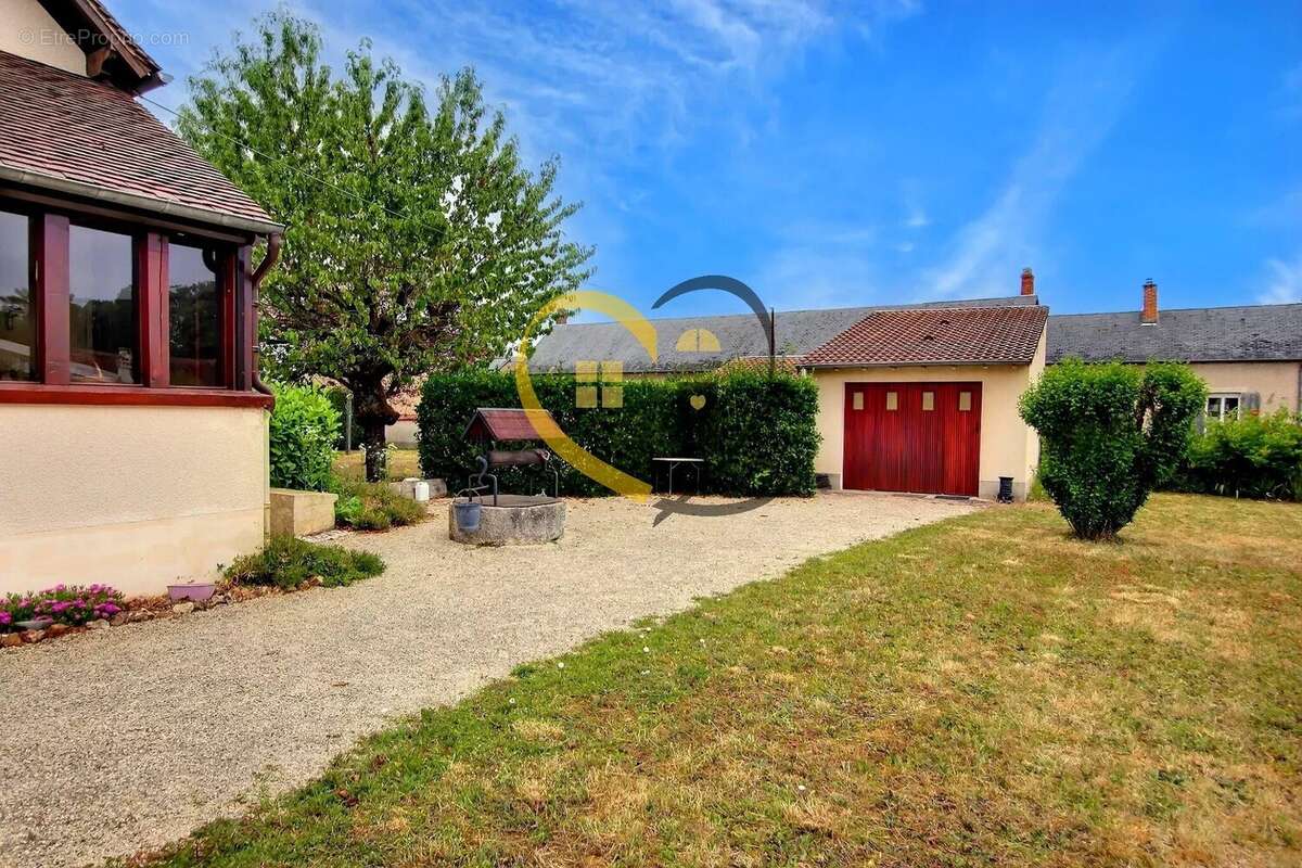 Maison à FOECY