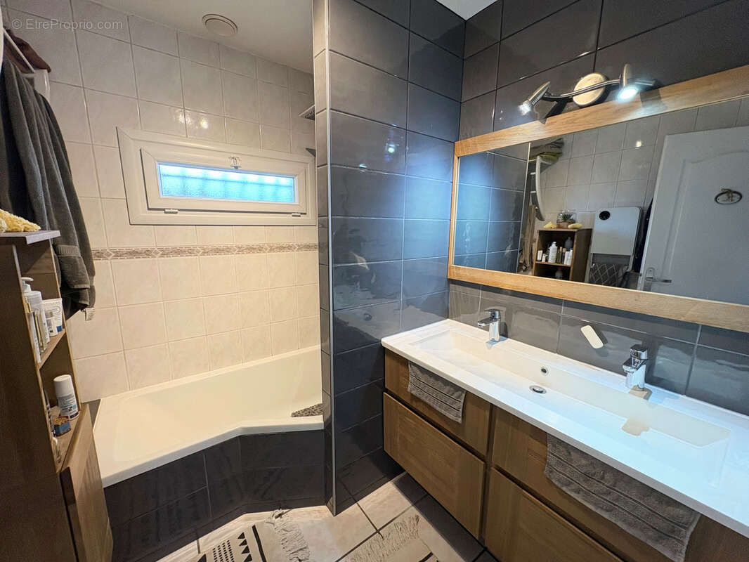 Maison à SAINT-JEAN-DE-THURIGNEUX