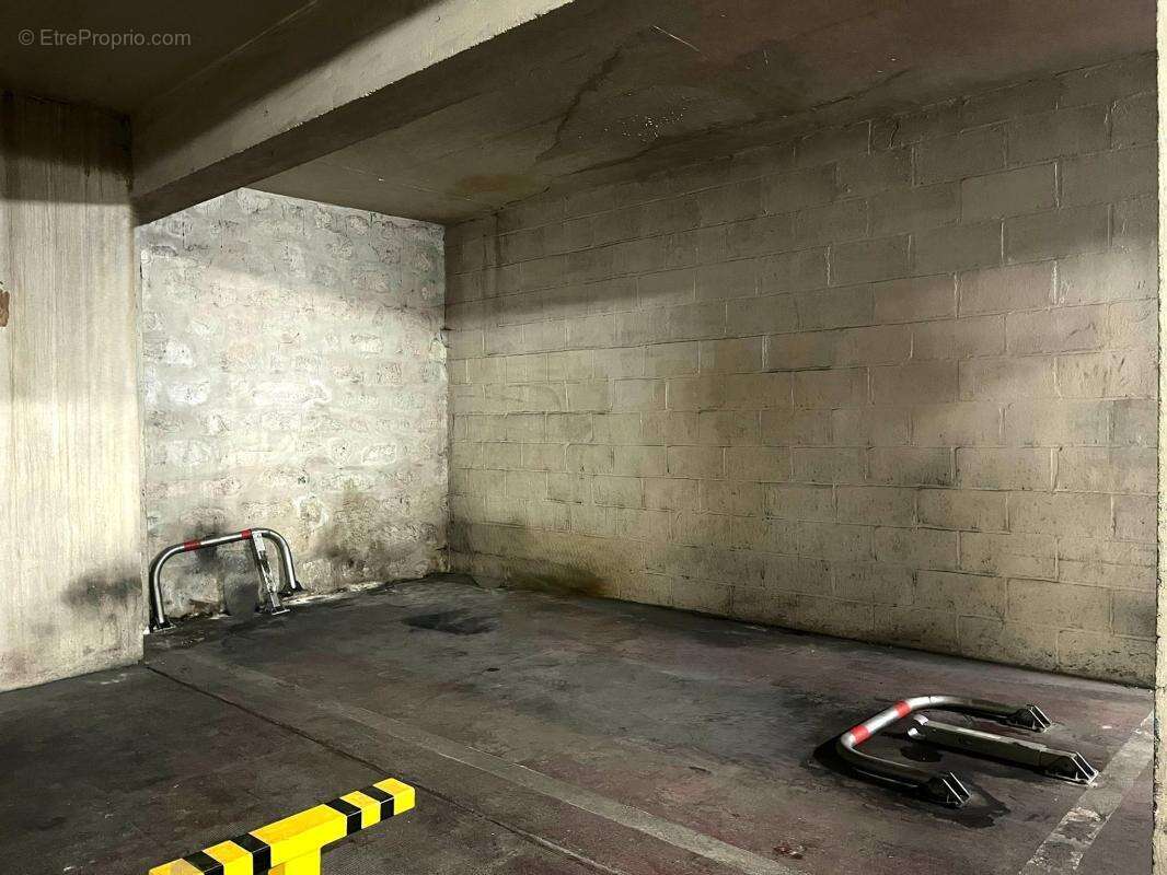 Parking à PARIS-10E