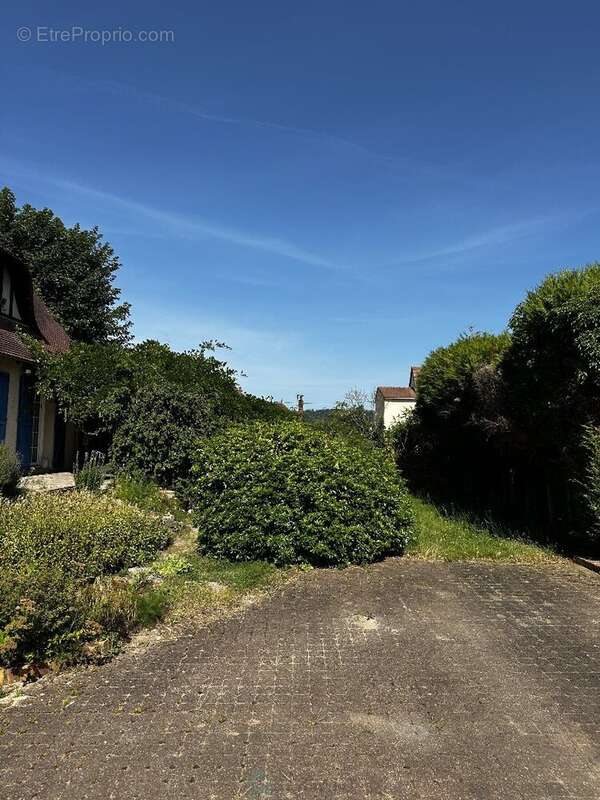 Maison à SAINT-ETIENNE-DU-ROUVRAY