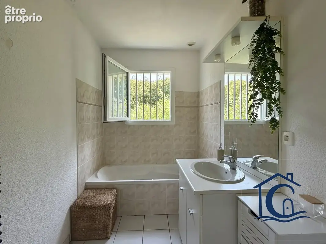 Maison 96 m² à Etaules  - photo 6