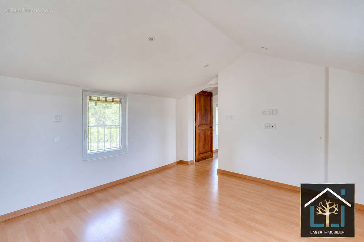 DAGNEUX propriété avec 2 habitations - photo 18
